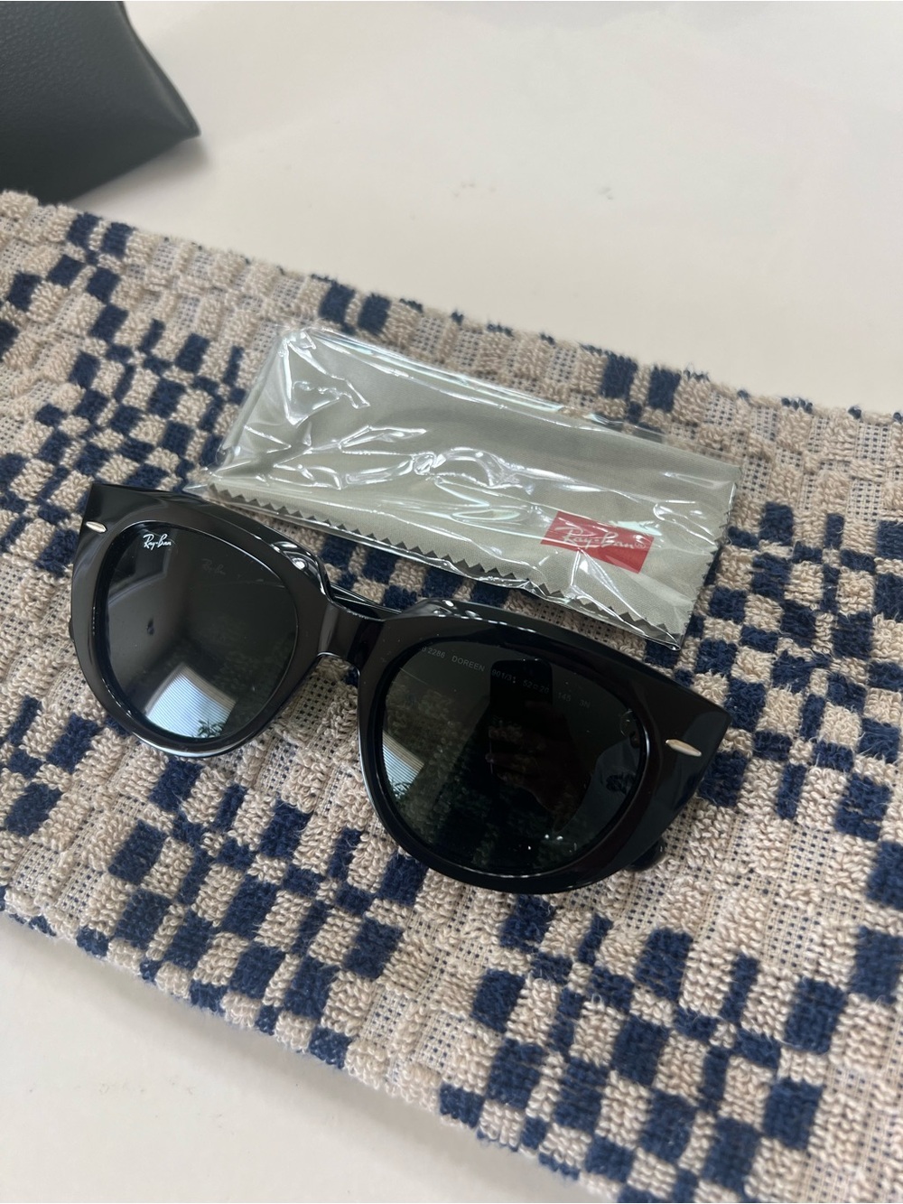 Ray-Ban Glossy Black Round Sunglasses